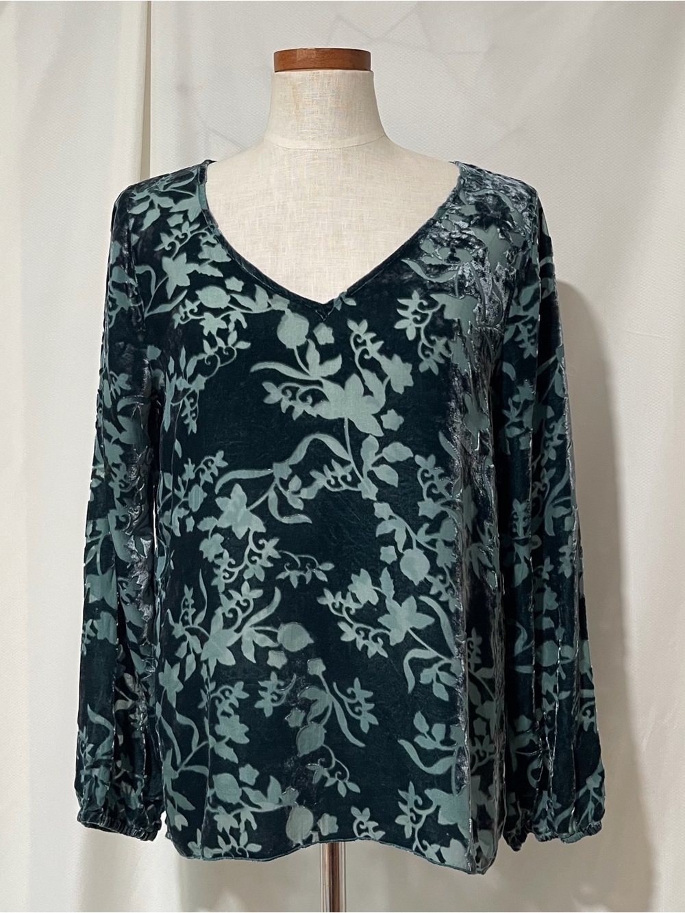 Whimsigoth Fairy Emerald Green floral burnout blouse by Johnny Was size Medium